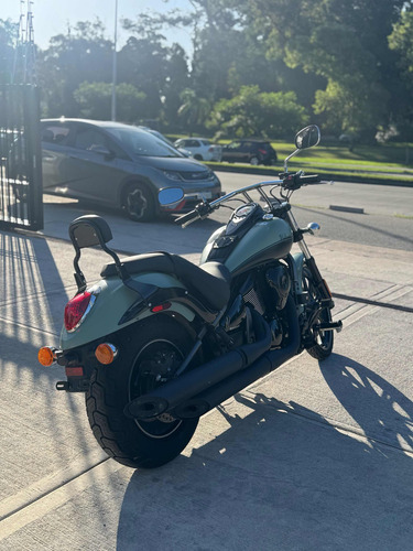 Kawasaki Vulcan 900 Custom - Image 2