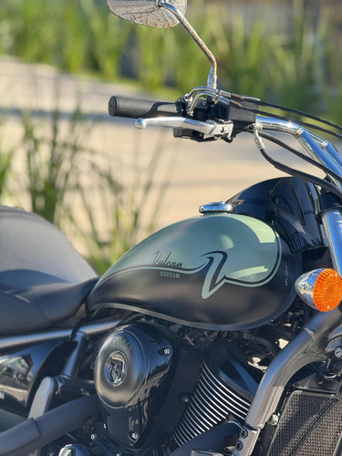 Kawasaki Vulcan 900 Custom - Image 4